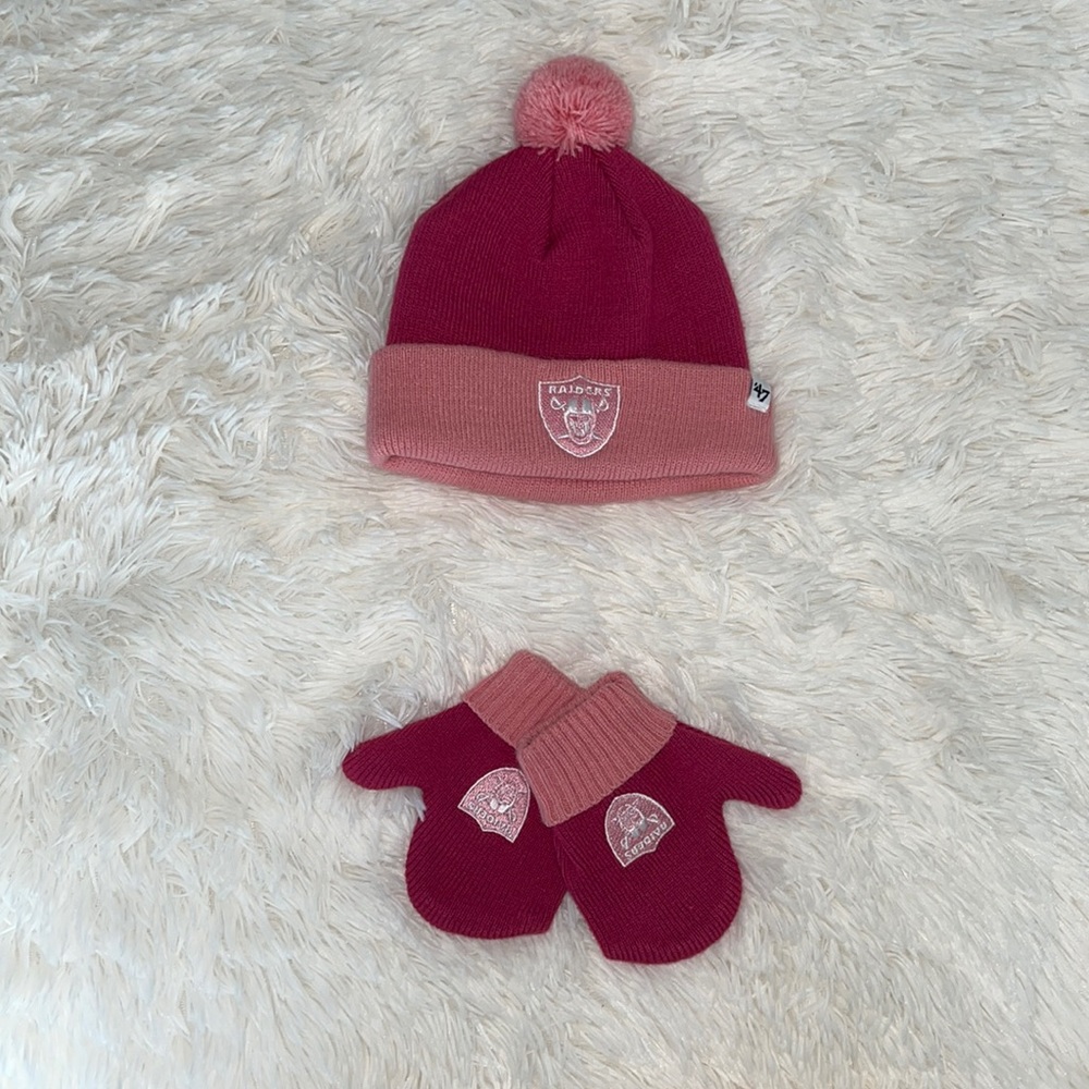 Bennie and gloves set. Football team: Raiders